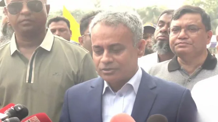 ‘আইএমএফের চাপ নয়, নিরুপায় হয়ে তেলের দাম বাড়ানো হয়েছে’